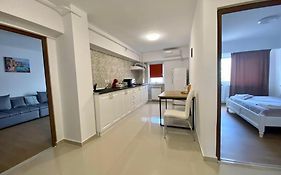 Fabian Apart